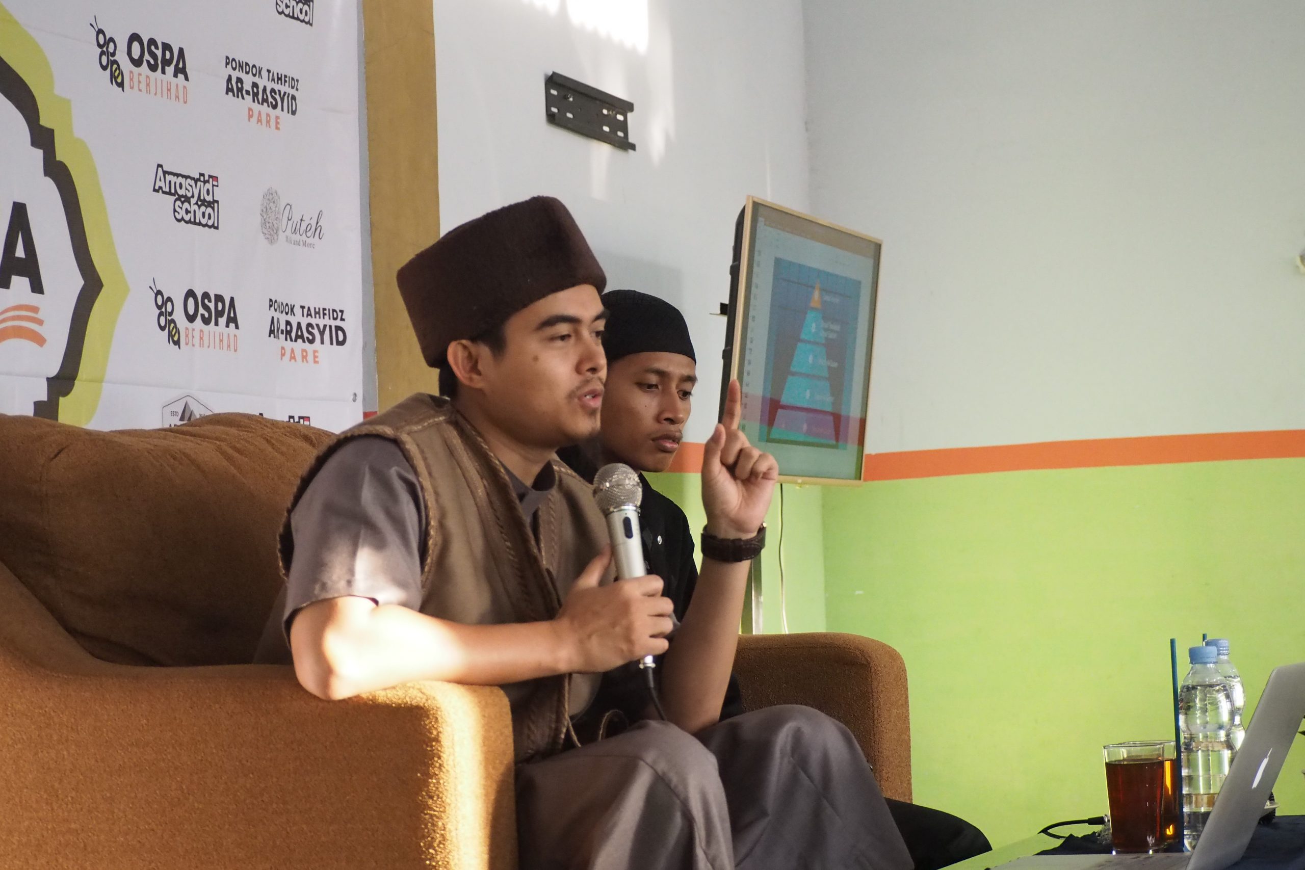 Pemilik Sanad Al-Qur'an Tertinggi cover