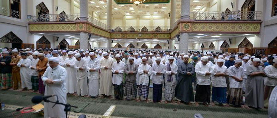 Sholat Tahajud: Meraih Maqom Terindah cover